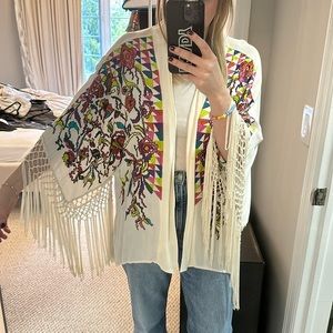 Cool embroidered kimono size 4 but oversize